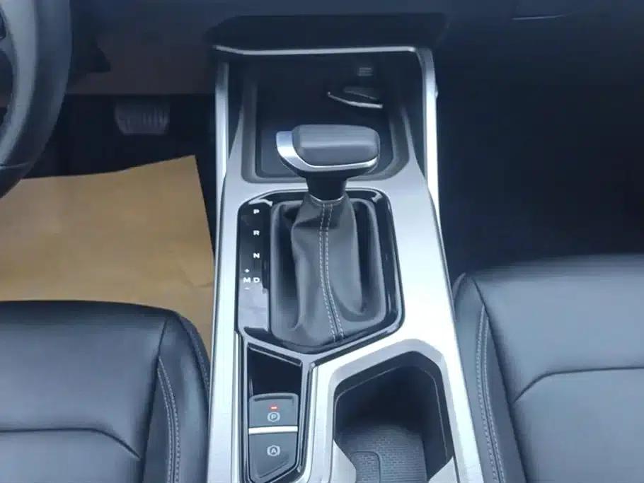 Geely Emgrand 2025 4th Generation 1.5L CVT Dragon Edition — миниатюра 16