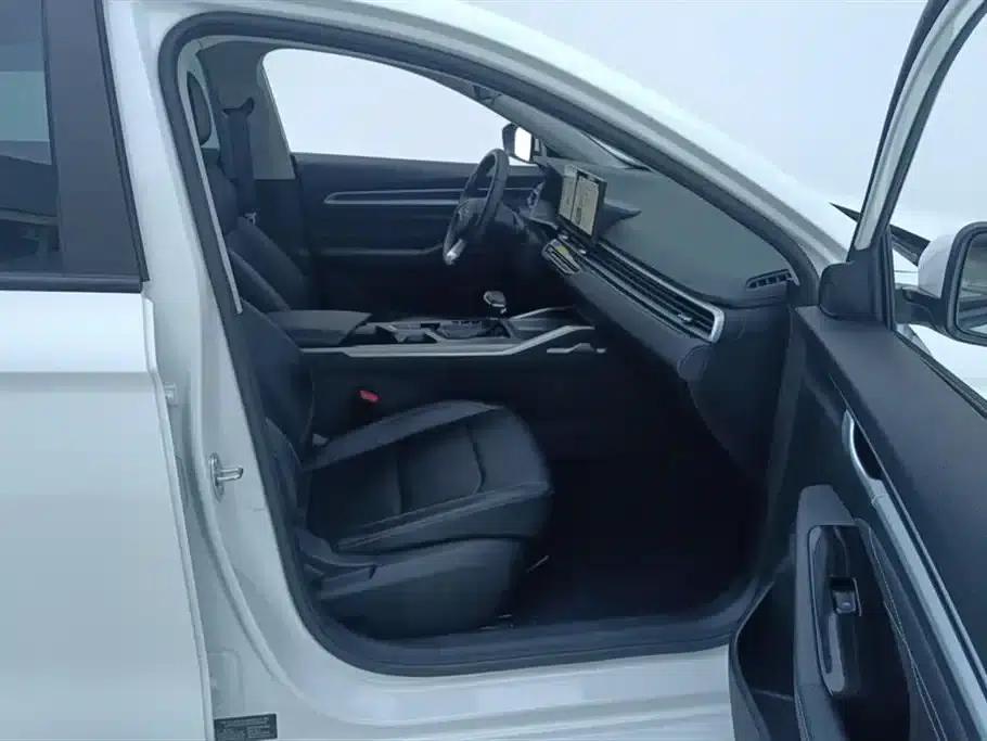 Geely Emgrand 2025 4th Generation 1.5L CVT Dragon Edition — миниатюра 8