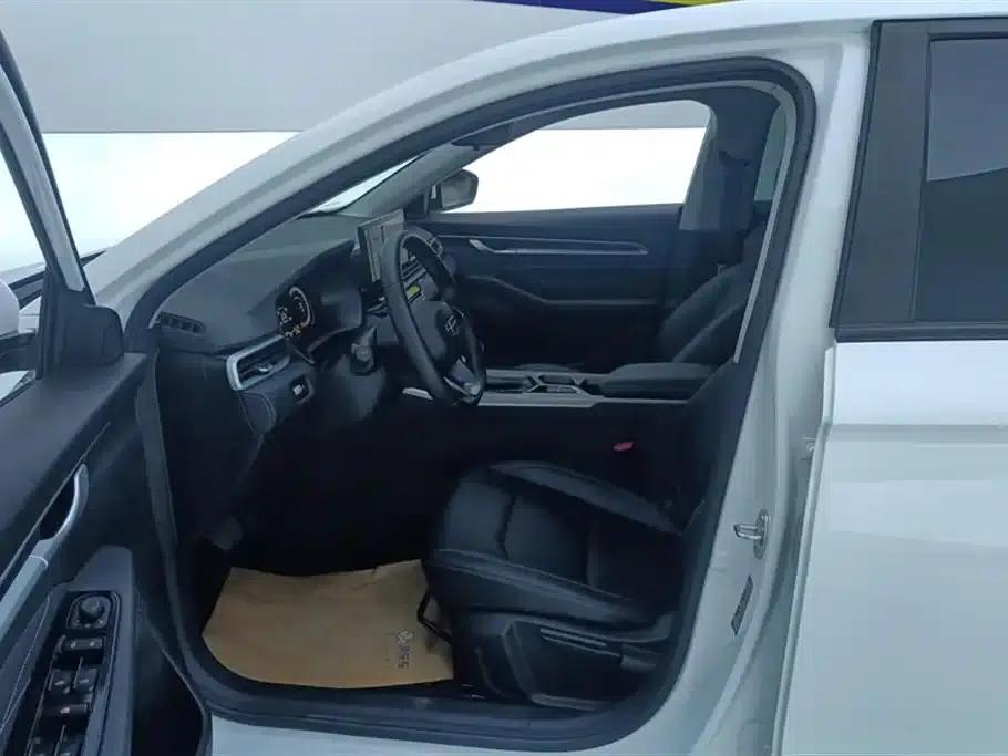 Geely Emgrand 2025 4th Generation 1.5L CVT Dragon Edition — миниатюра 9
