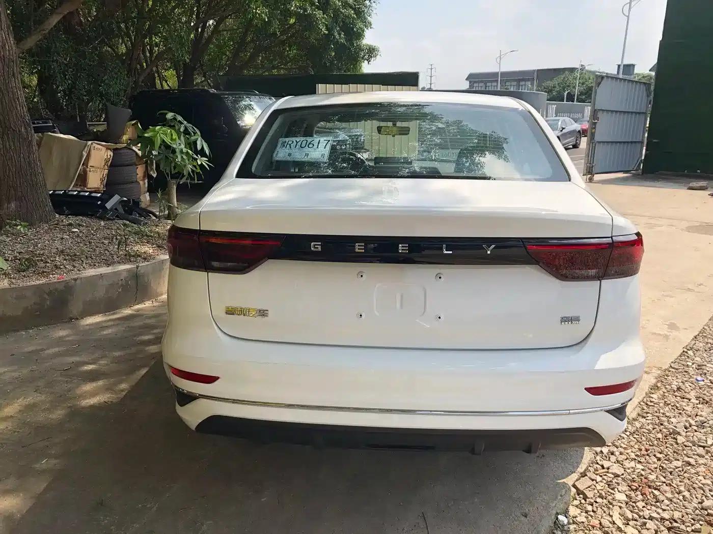 Geely Emgrand 2025 1.5L Manual Star Edition — миниатюра 3