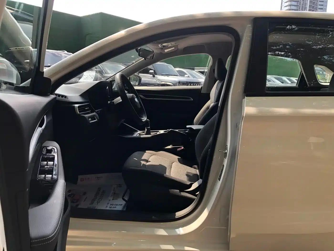 Geely Emgrand 2025 1.5L Manual Star Edition — миниатюра 6