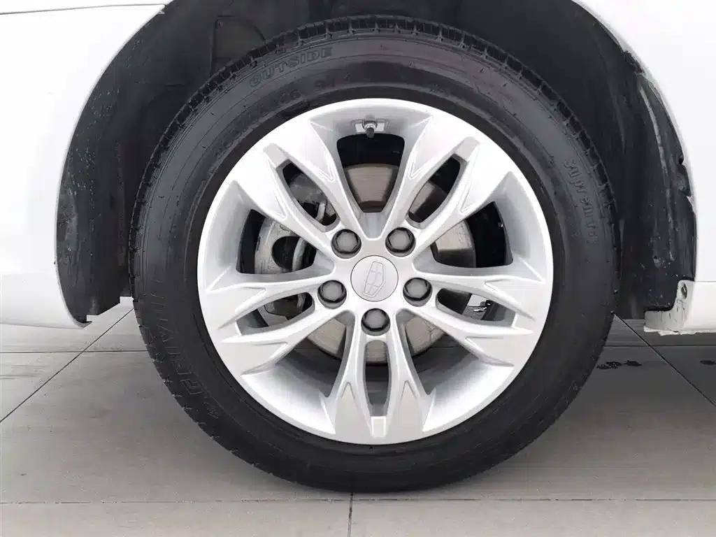 Geely Emgrand 2016 Sedan 1.5L Manual Upgrade Version — миниатюра 17