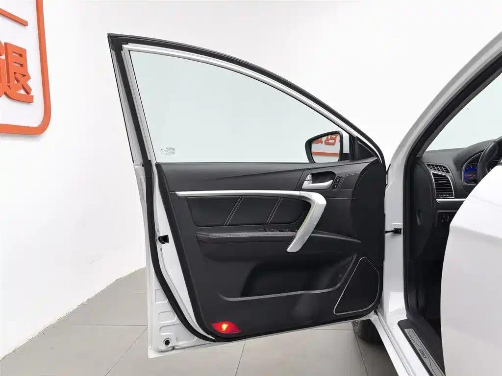 Geely Emgrand 2016 Sedan 1.5L Manual Upgrade Version — миниатюра 8