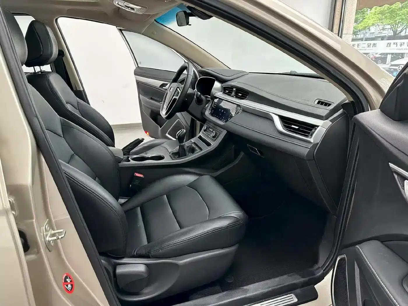 Geely Emgrand 2018 1.5L Manual Upward Connected Edition — миниатюра 4