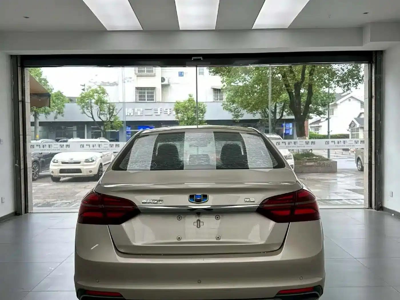 Geely Emgrand 2018 1.5L Manual Upward Connected Edition — миниатюра 8