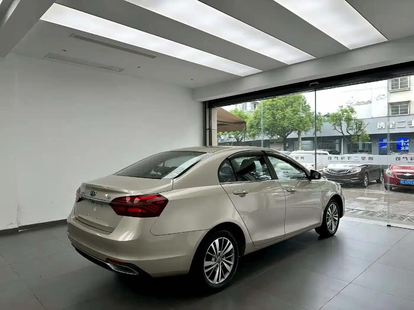 Geely Emgrand 2018 1.5L Manual Upward Connected Edition — миниатюра 9