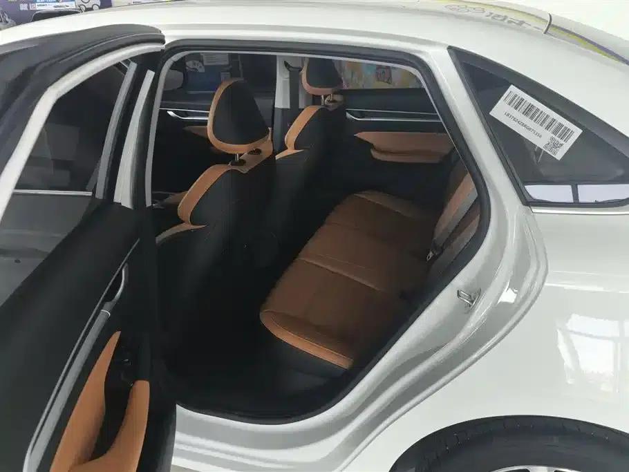Geely Emgrand 2025 4th Generation 1.5L CVT Flagship Edition — миниатюра 11