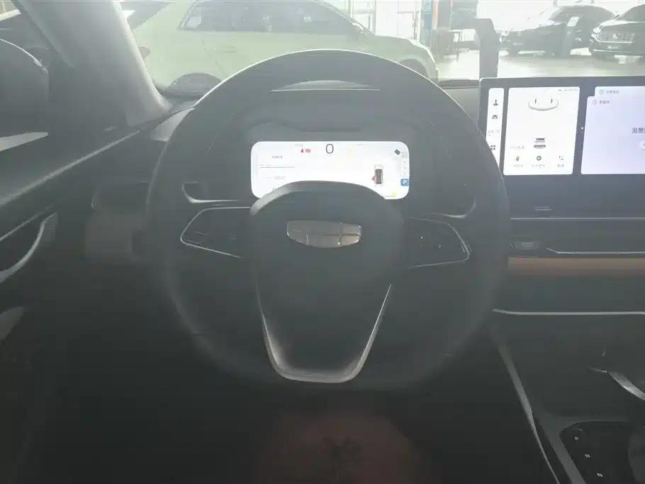 Geely Emgrand 2025 4th Generation 1.5L CVT Flagship Edition — миниатюра 15