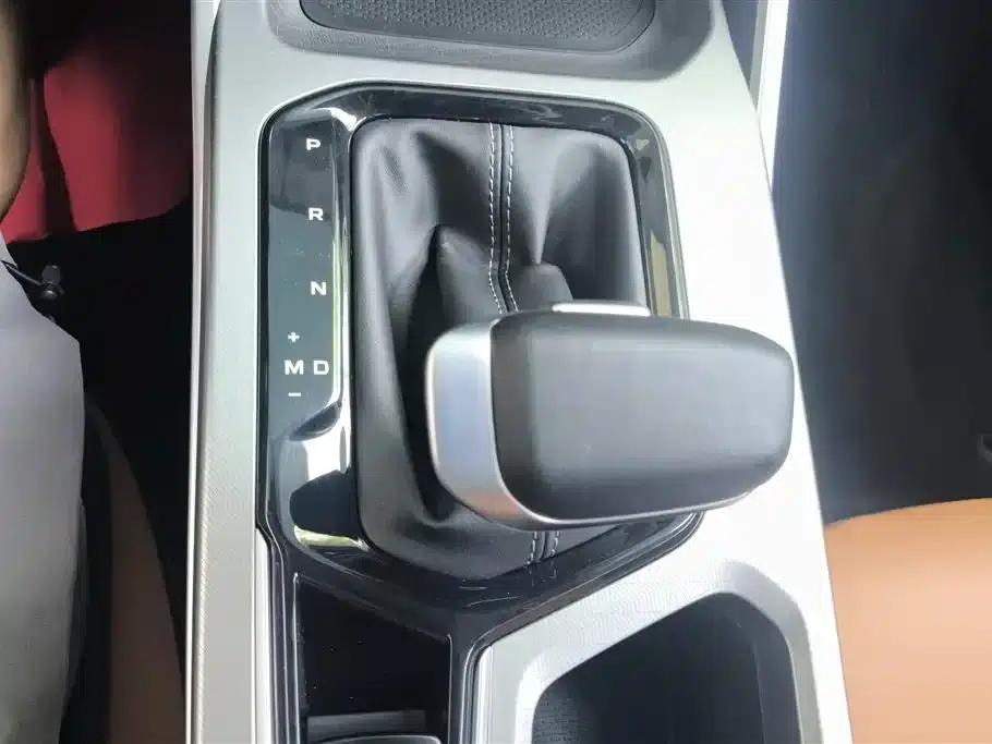 Geely Emgrand 2025 4th Generation 1.5L CVT Flagship Edition — миниатюра 16