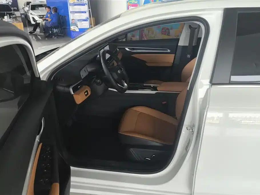 Geely Emgrand 2025 4th Generation 1.5L CVT Flagship Edition — миниатюра 9
