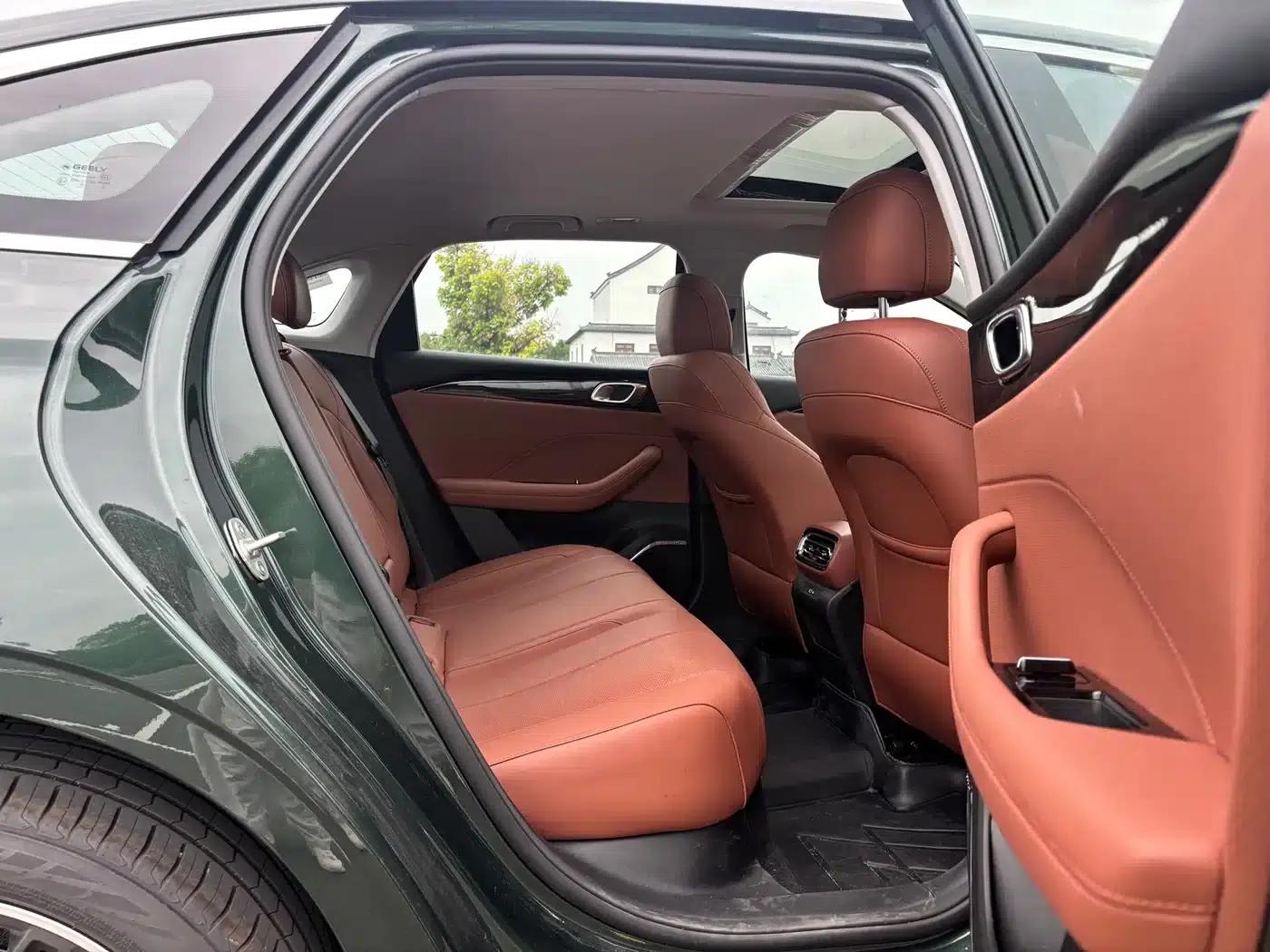 Geely Emgrand 2026 5th Generation 1.5T DCT Flagship Edition — миниатюра 11