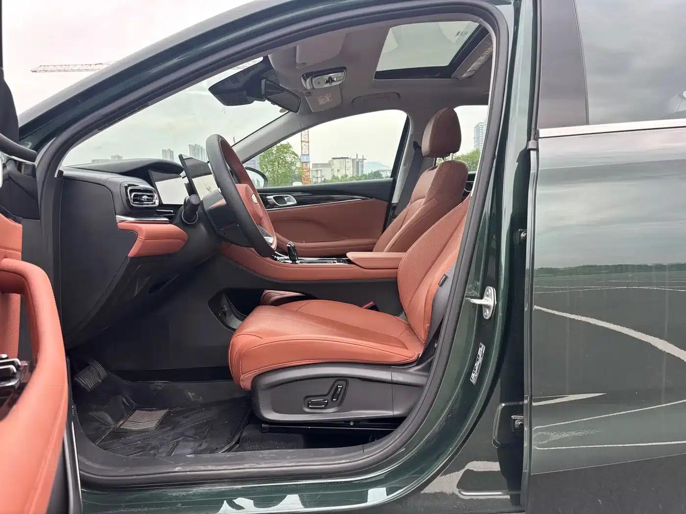 Geely Emgrand 2026 5th Generation 1.5T DCT Flagship Edition — миниатюра 4
