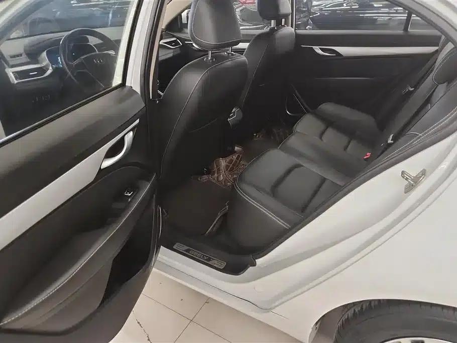 Geely Emgrand 2018 1.5L Manual Upward Connected Edition — миниатюра 11