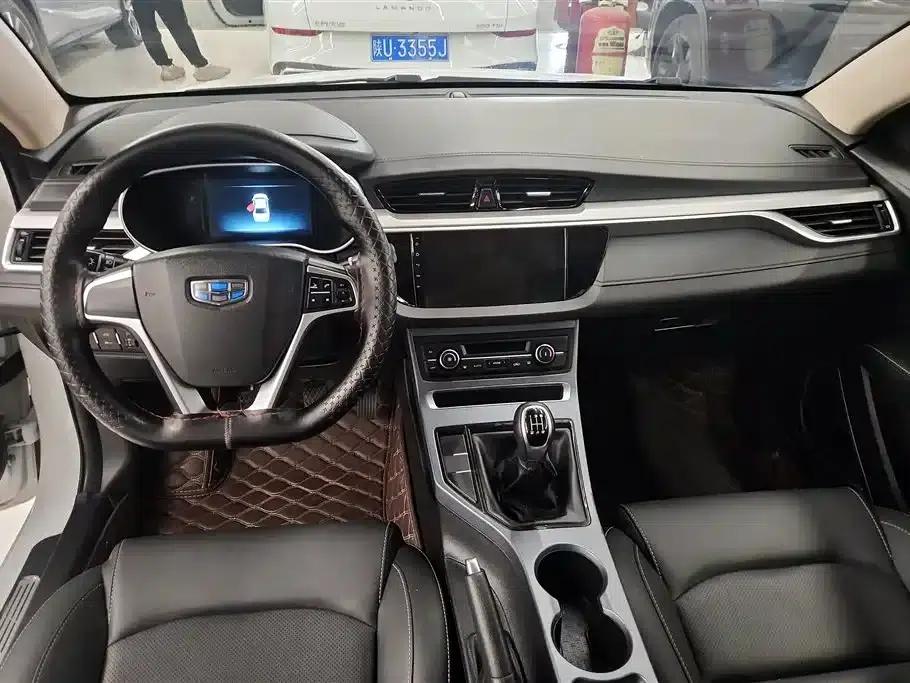 Geely Emgrand 2018 1.5L Manual Upward Connected Edition — миниатюра 12