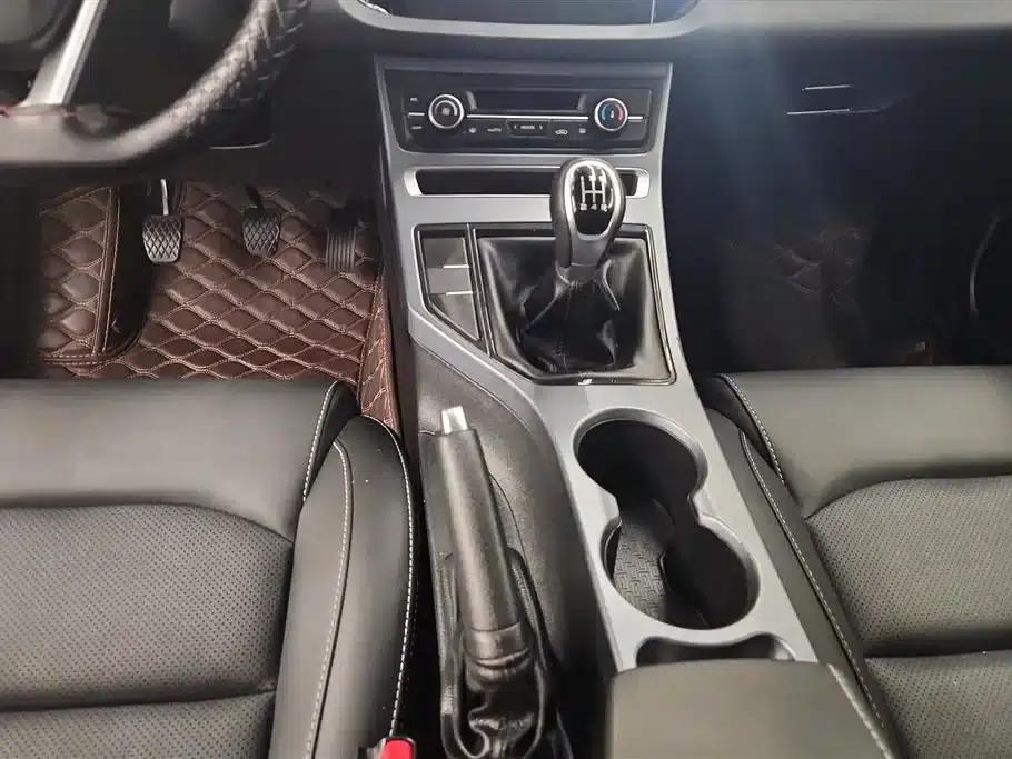 Geely Emgrand 2018 1.5L Manual Upward Connected Edition — миниатюра 16