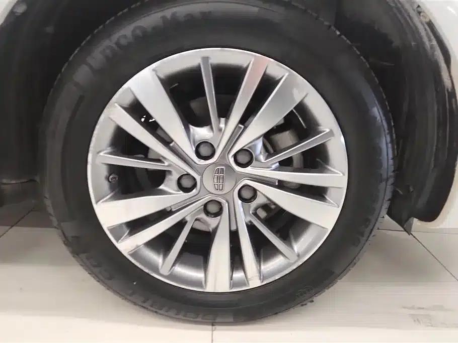 Geely Emgrand 2018 1.5L Manual Upward Connected Edition — миниатюра 6