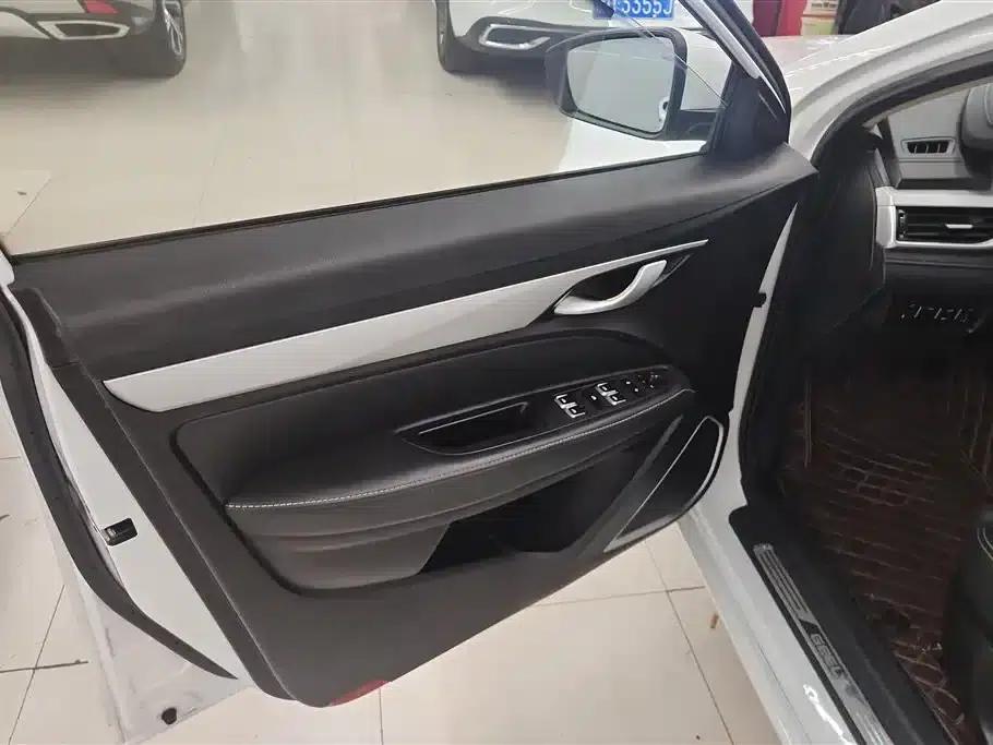 Geely Emgrand 2018 1.5L Manual Upward Connected Edition — миниатюра 7