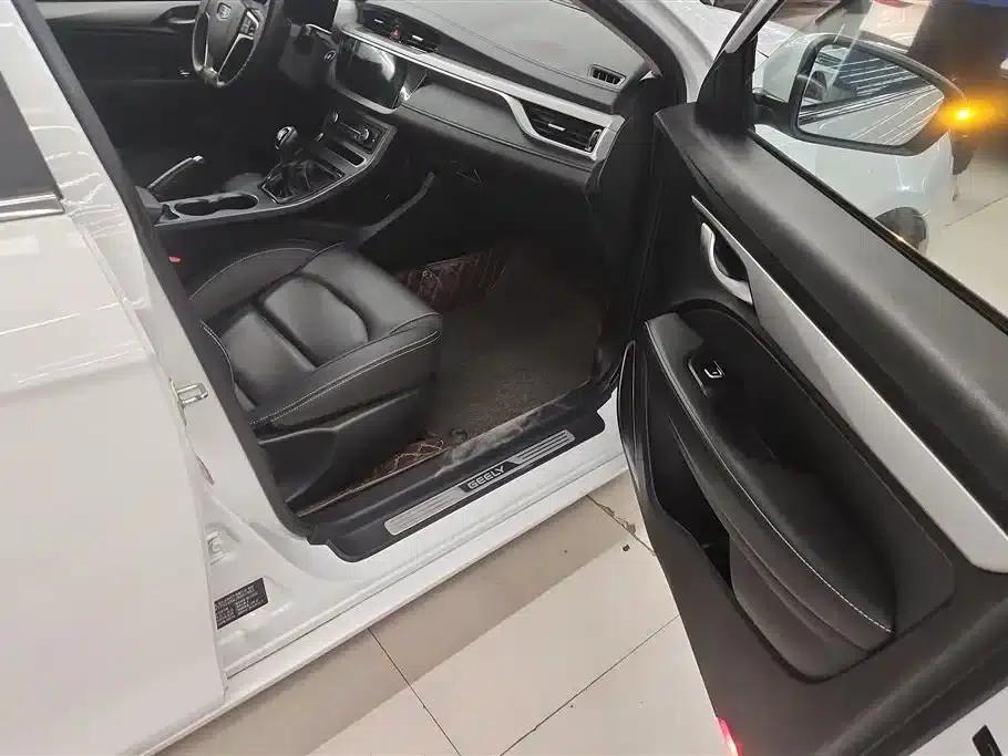 Geely Emgrand 2018 1.5L Manual Upward Connected Edition — миниатюра 8