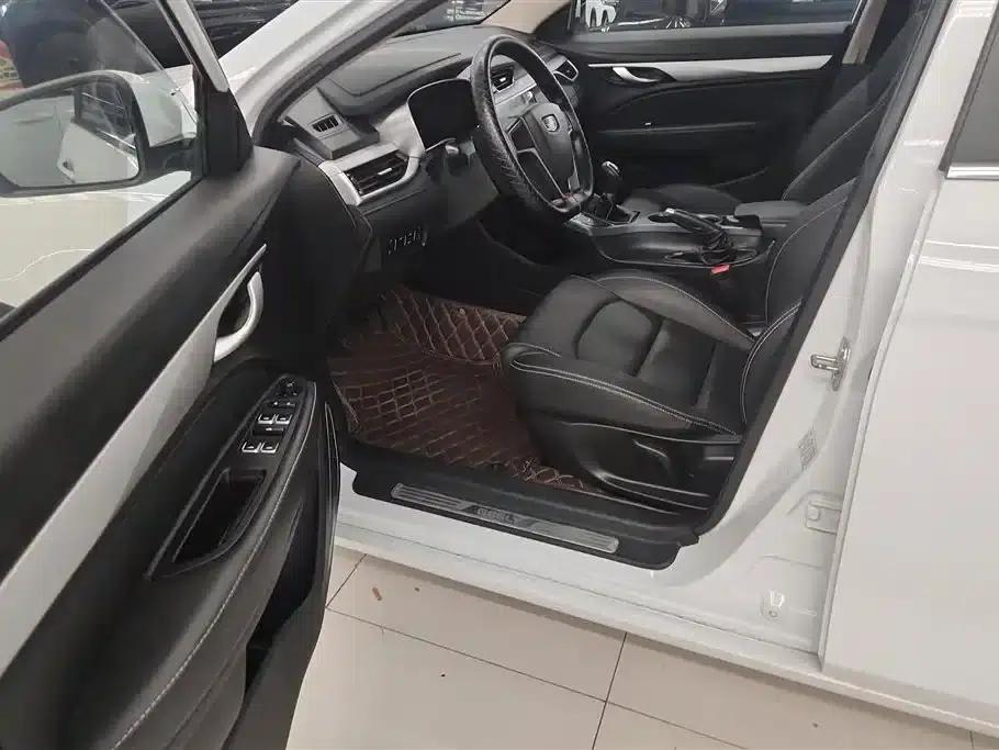 Geely Emgrand 2018 1.5L Manual Upward Connected Edition — миниатюра 9