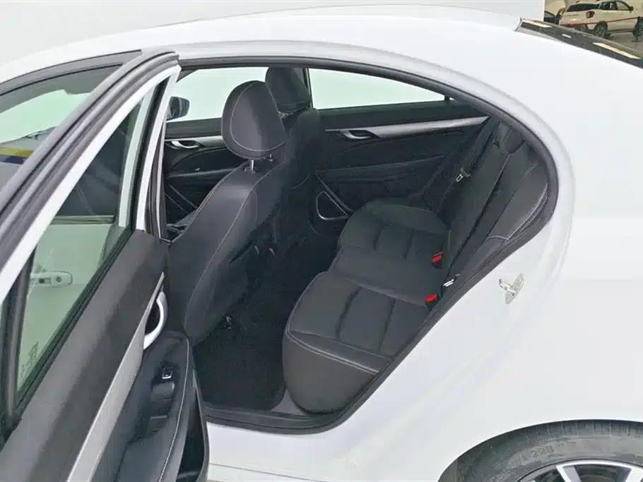 Geely Emgrand 2020 1.5L Manual Upgrade Edition — миниатюра 11