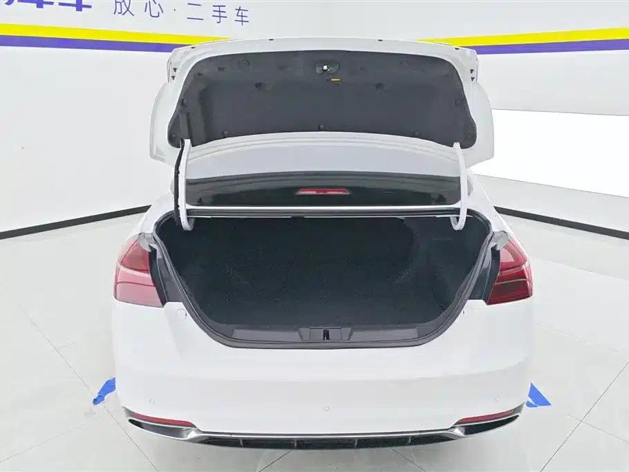 Geely Emgrand 2020 1.5L Manual Upgrade Edition — миниатюра 4