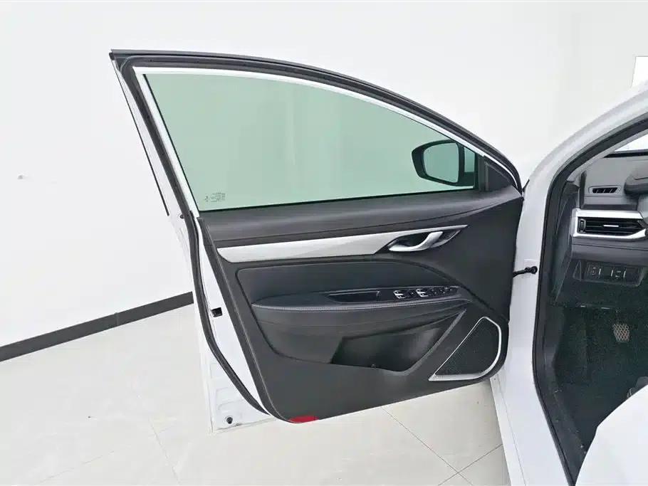 Geely Emgrand 2020 1.5L Manual Upgrade Edition — миниатюра 7