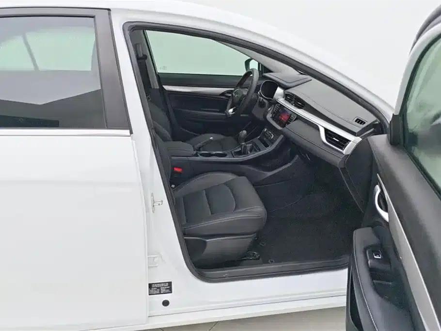 Geely Emgrand 2020 1.5L Manual Upgrade Edition — миниатюра 8