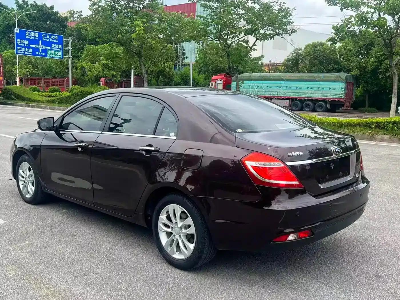 Geely Emgrand 2014 Sedan 1.5L CVT Elite — миниатюра 5