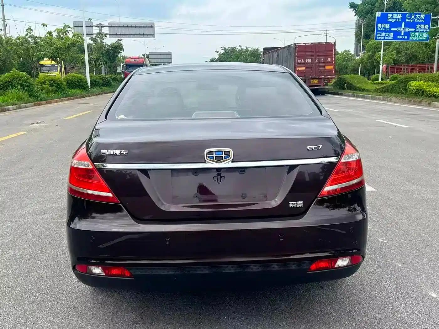Geely Emgrand 2014 Sedan 1.5L CVT Elite — миниатюра 6