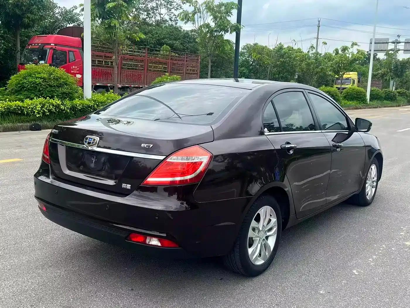 Geely Emgrand 2014 Sedan 1.5L CVT Elite — миниатюра 7