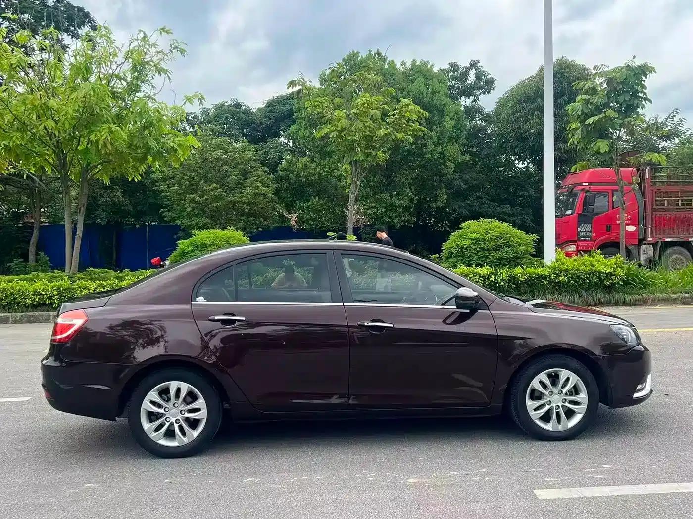Geely Emgrand 2014 Sedan 1.5L CVT Elite — миниатюра 8