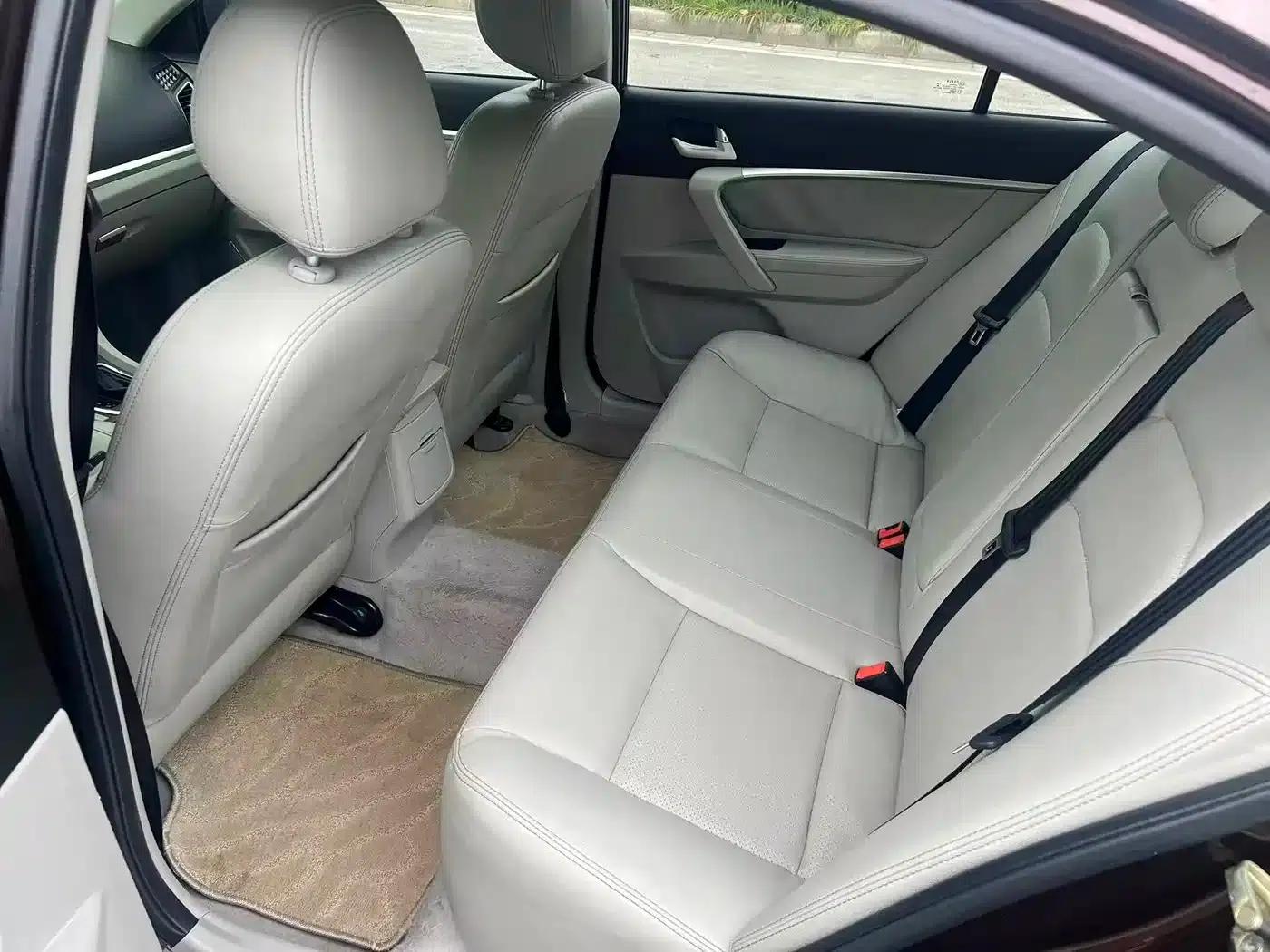 Geely Emgrand 2014 Sedan 1.5L CVT Elite — миниатюра 10