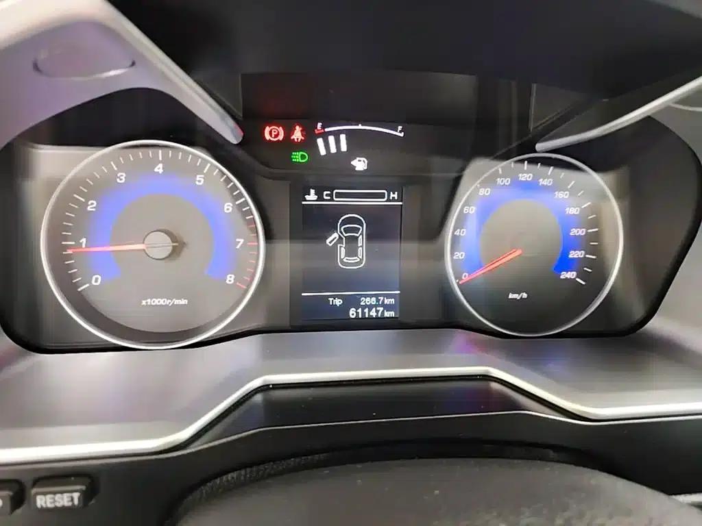 Geely Emgrand 2015 Sedan 1.3T Manual Upgrade Edition — миниатюра 12