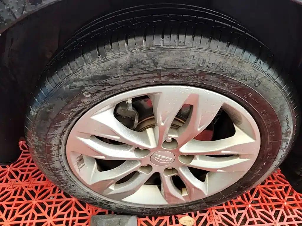 Geely Emgrand 2015 Sedan 1.3T Manual Upgrade Edition — миниатюра 23