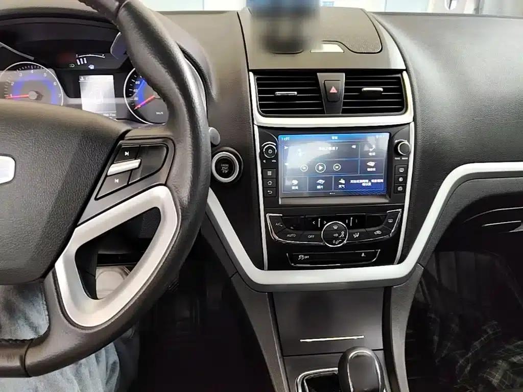Geely Emgrand 2015 Sedan 1.3T Manual Upgrade Edition — миниатюра 10