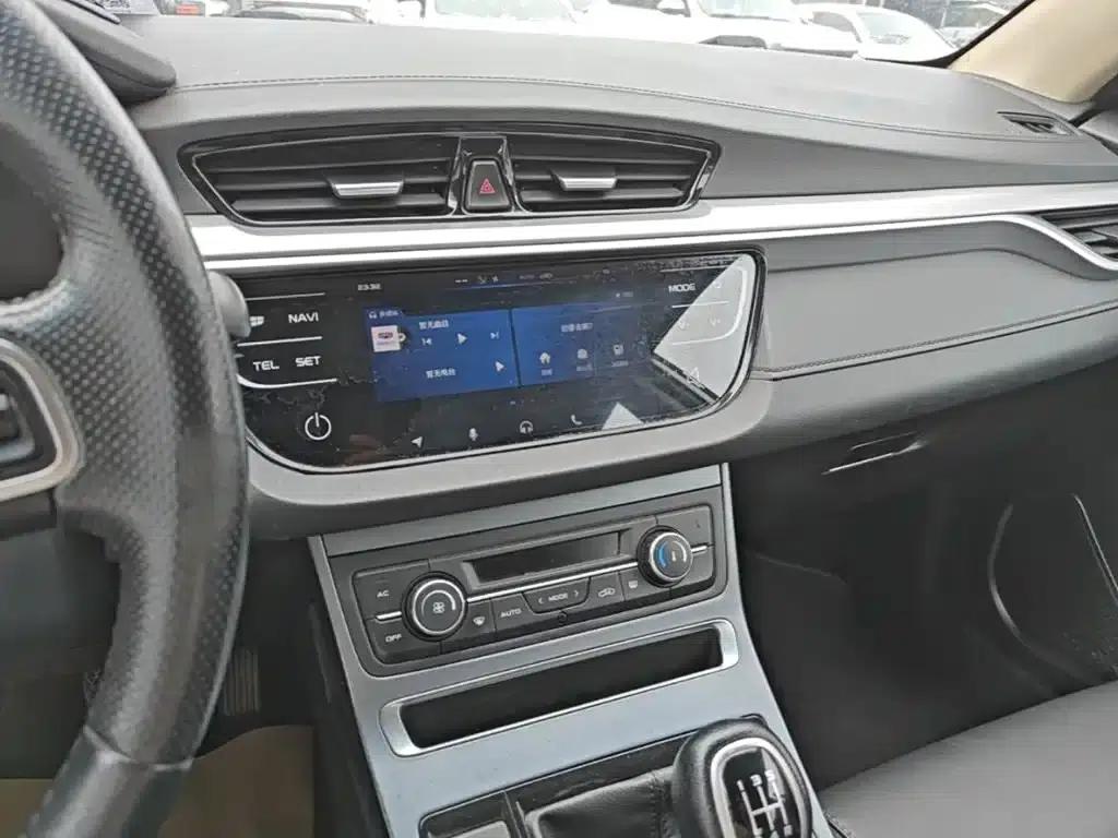 Geely Emgrand 2018 1.5L Manual Upward Connected Edition — миниатюра 13