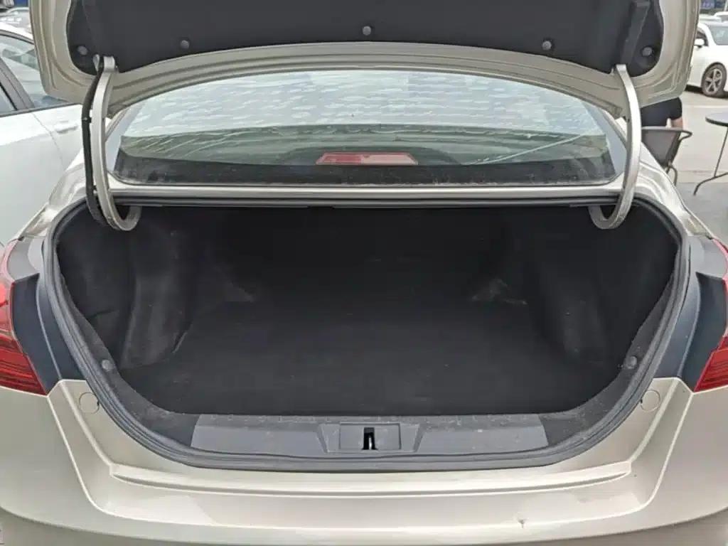 Geely Emgrand 2018 1.5L Manual Upward Connected Edition — миниатюра 19