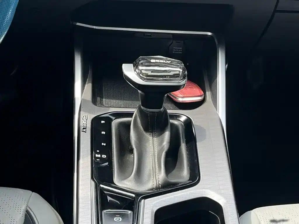 Geely Emgrand 2022 4th Generation 1.5L CVT Flagship Edition — миниатюра 15