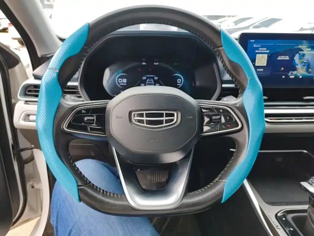 Geely Emgrand 2022 4th Generation 1.5L CVT Flagship Edition — миниатюра 3
