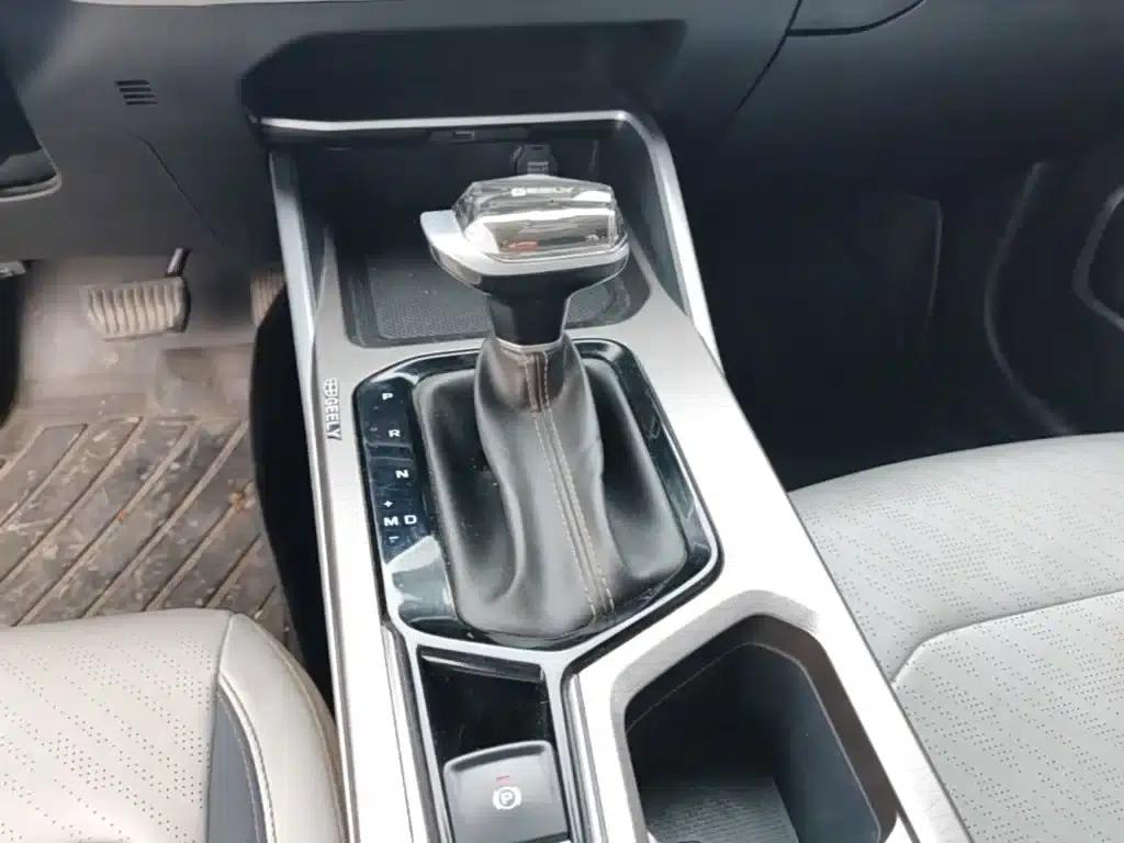 Geely Emgrand 2022 4th Generation 1.5L CVT Flagship Edition — миниатюра 7
