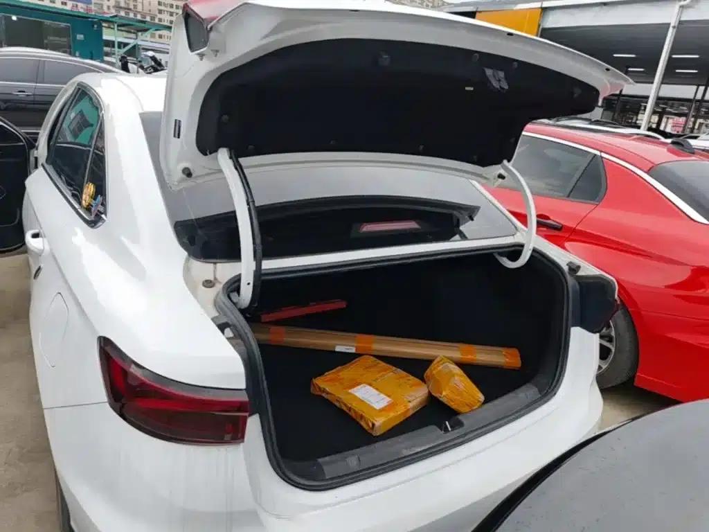 Geely Emgrand 2022 4th Generation 1.5L CVT Flagship Edition — миниатюра 10