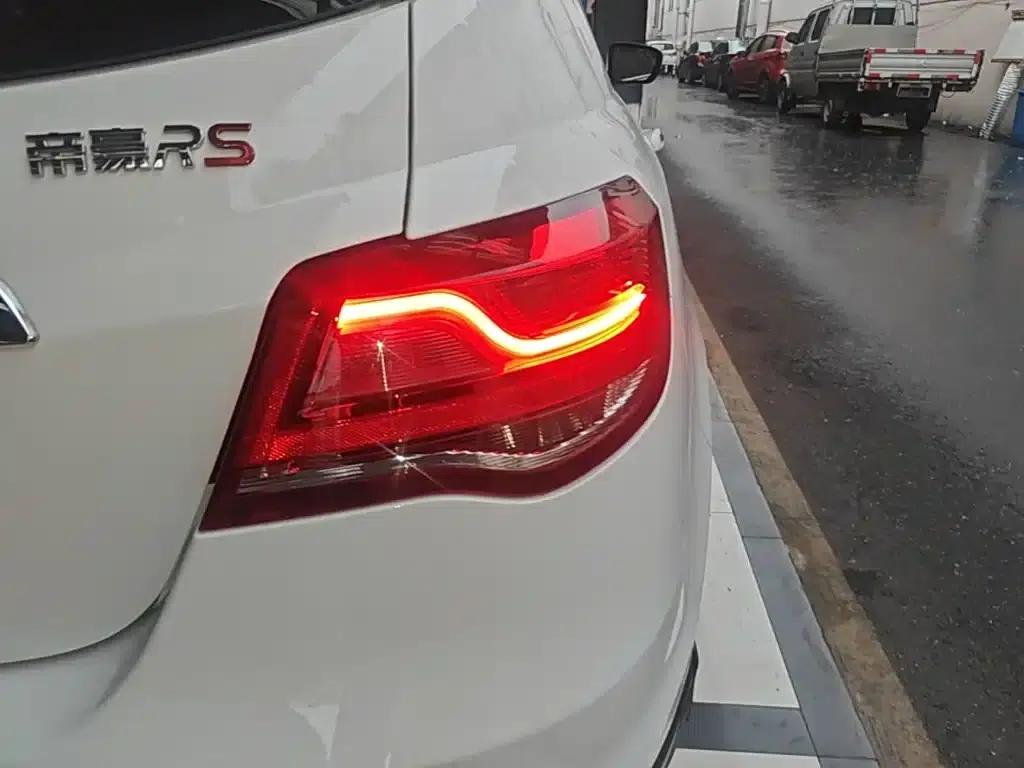 Geely Emgrand 2017 Hatchback RS Million Edition 1.5L CVT Upward Version — миниатюра 8