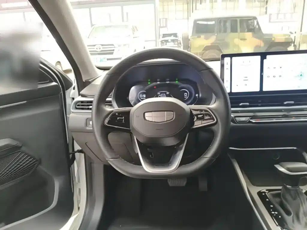 Geely Emgrand 2025 4th Generation 1.5L CVT Dragon Edition — миниатюра 11