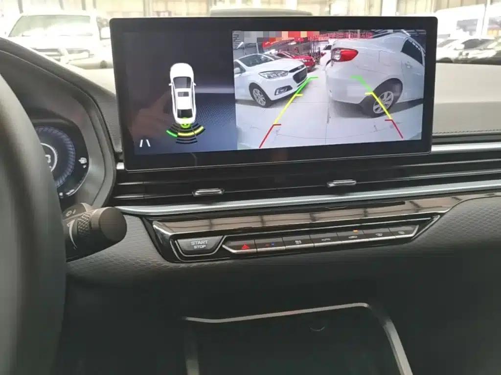 Geely Emgrand 2025 4th Generation 1.5L CVT Dragon Edition — миниатюра 13
