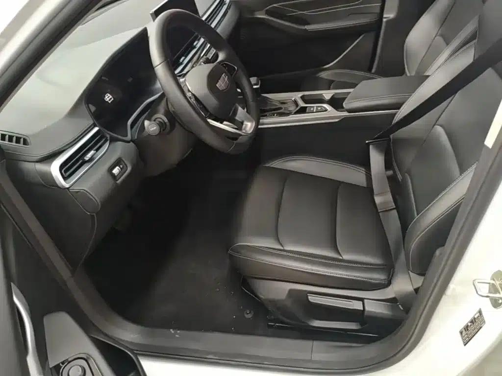 Geely Emgrand 2025 4th Generation 1.5L CVT Dragon Edition — миниатюра 15