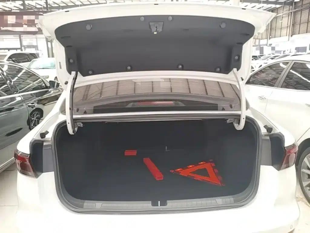 Geely Emgrand 2025 4th Generation 1.5L CVT Dragon Edition — миниатюра 19