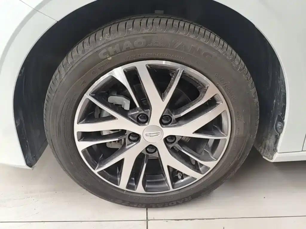 Geely Emgrand 2025 4th Generation 1.5L CVT Dragon Edition — миниатюра 23