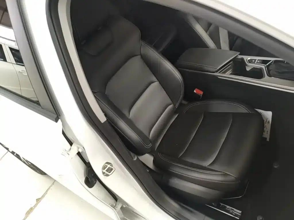 Geely Emgrand 2025 4th Generation 1.5L CVT Dragon Edition — миниатюра 25