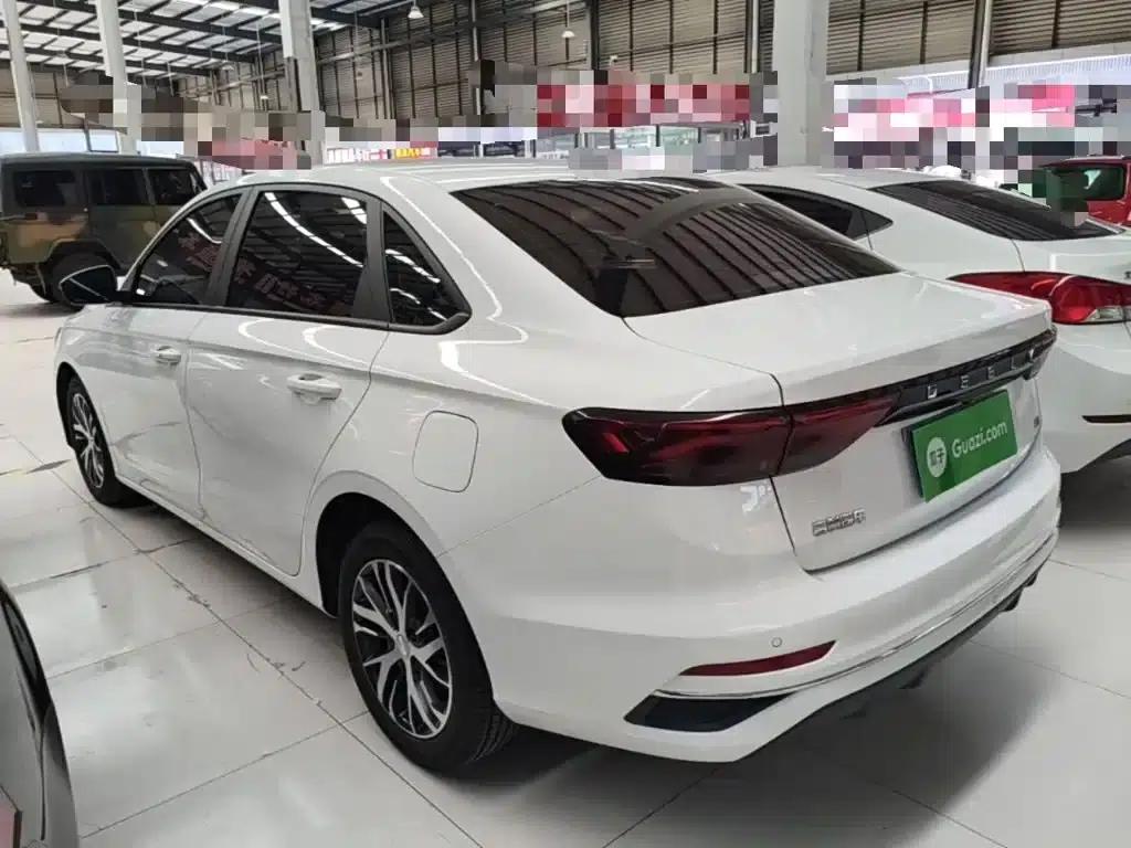 Geely Emgrand 2025 4th Generation 1.5L CVT Dragon Edition — миниатюра 5