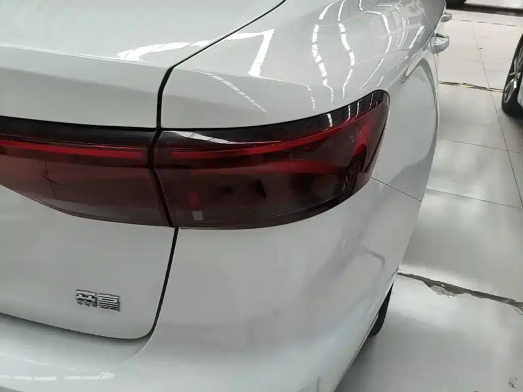 Geely Emgrand 2025 4th Generation 1.5L CVT Dragon Edition — миниатюра 8